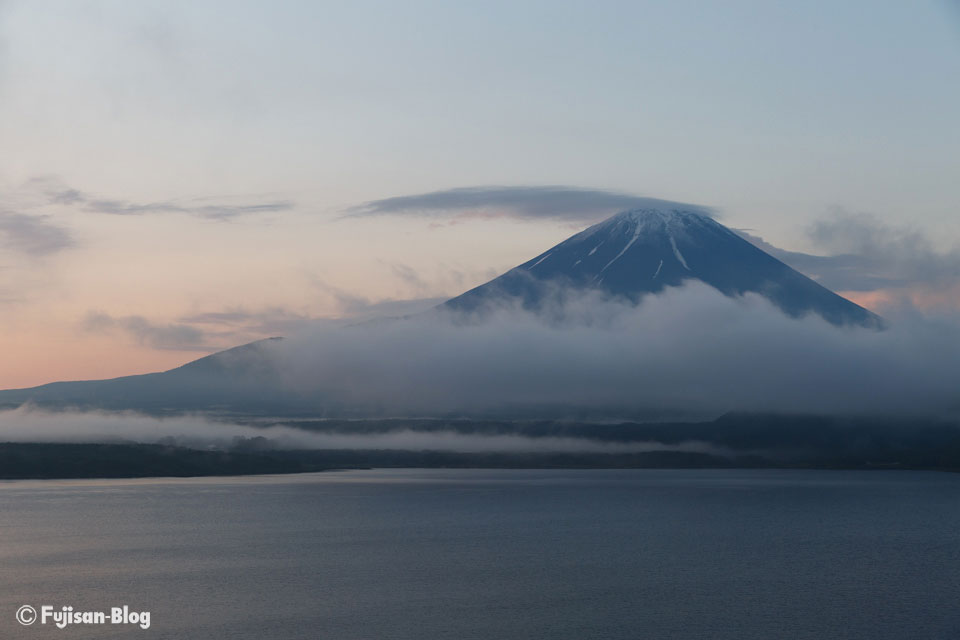 本栖湖からの富士山