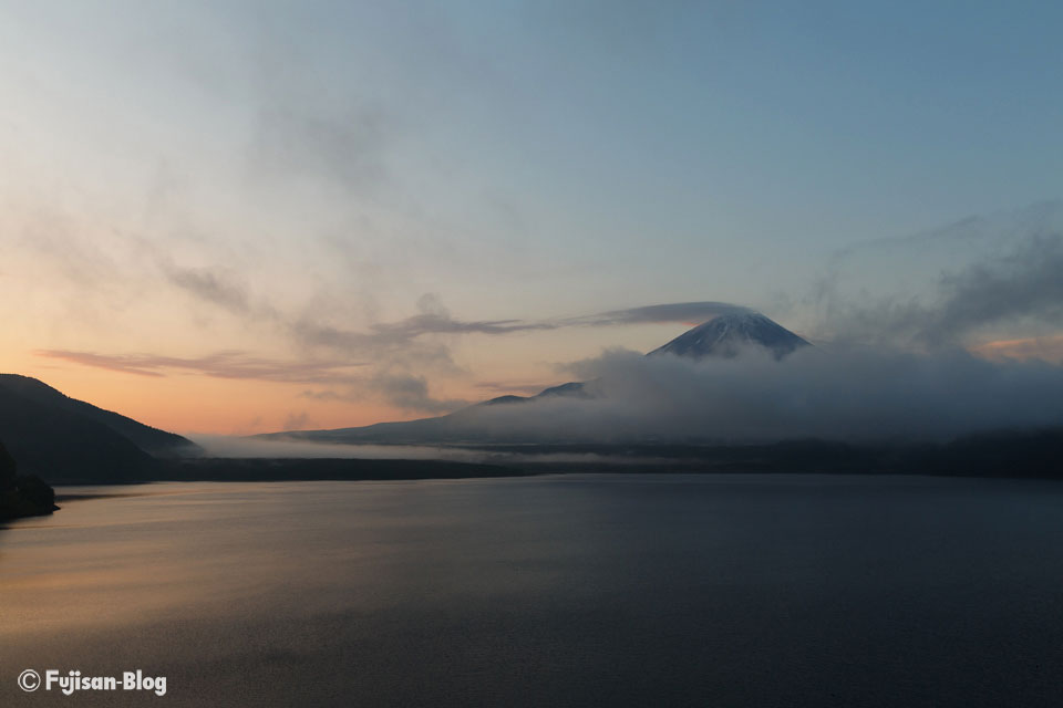 本栖湖からの富士山