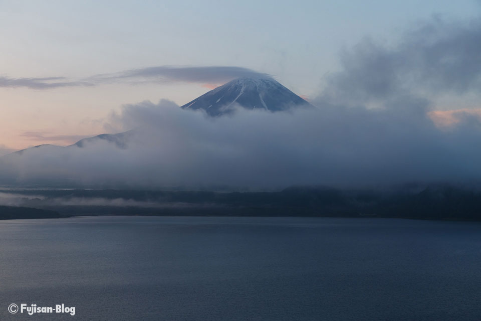 本栖湖からの富士山