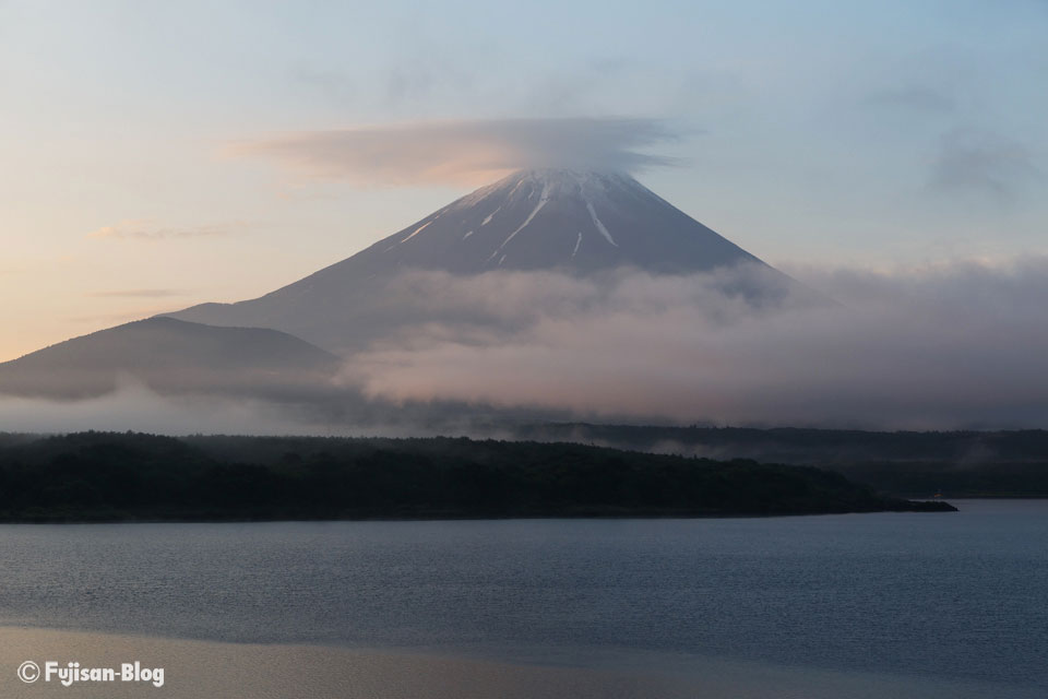 本栖湖からの富士山