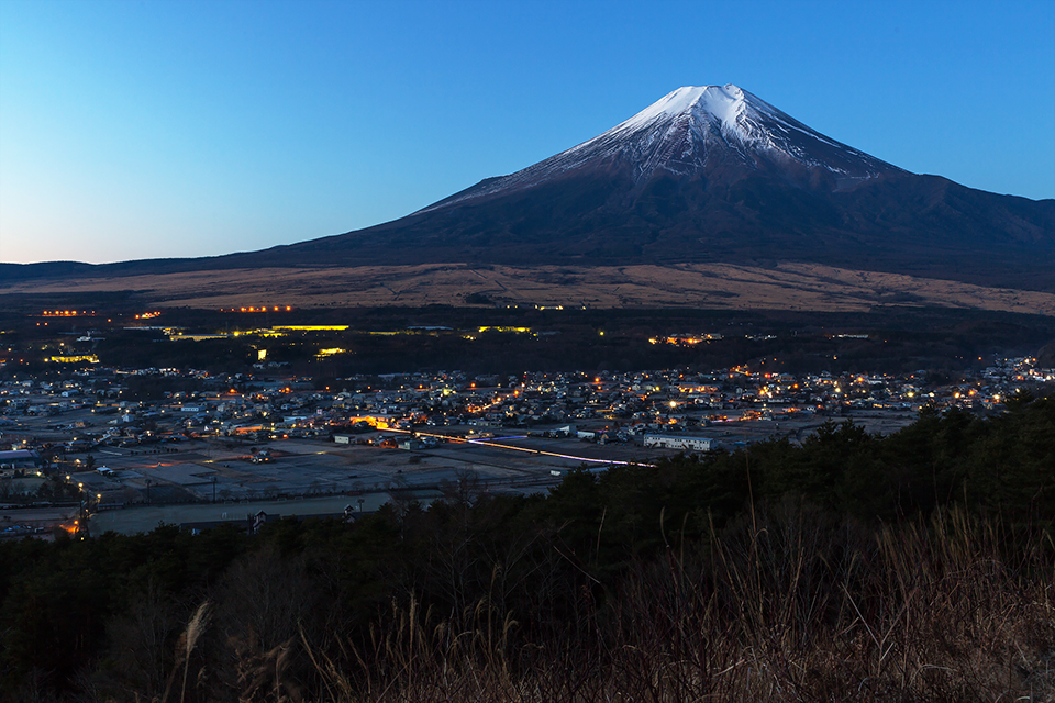 【富士山写真】日の出前の高座山からの富士山