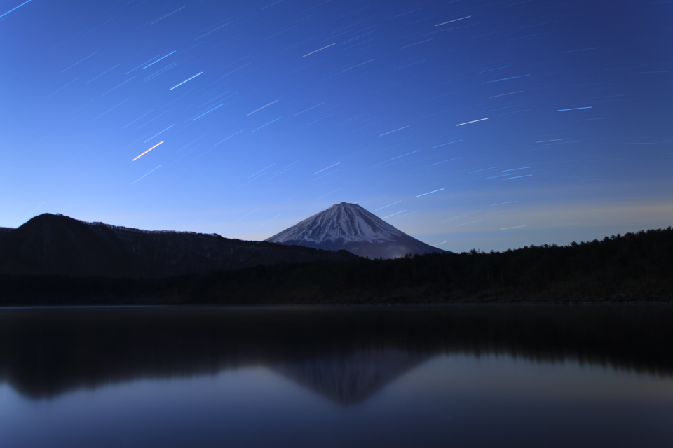 【富士山写真】西湖の夜明け