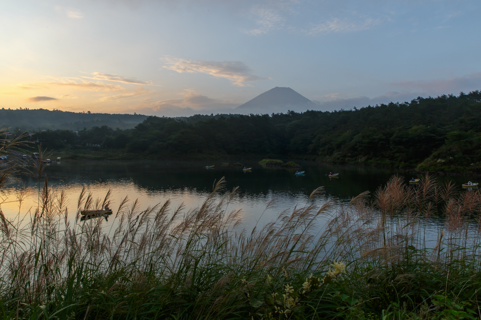 【富士山写真】 朝の精進湖から