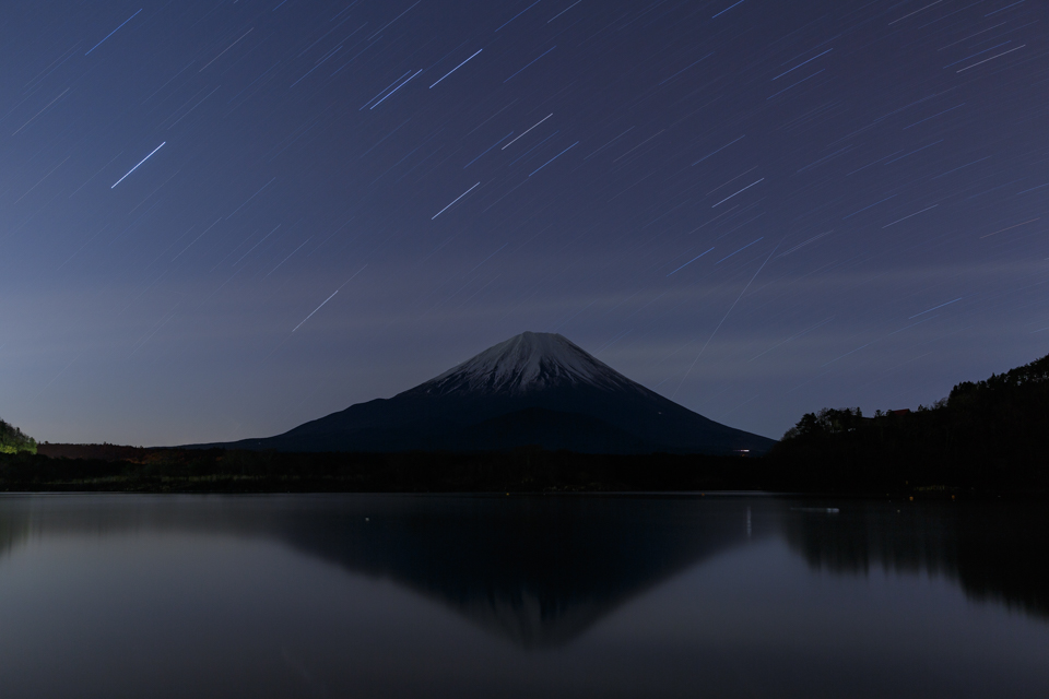精進湖からの富士山