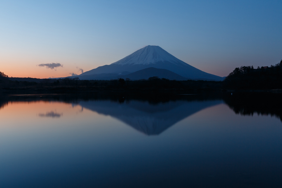 精進湖からの富士山