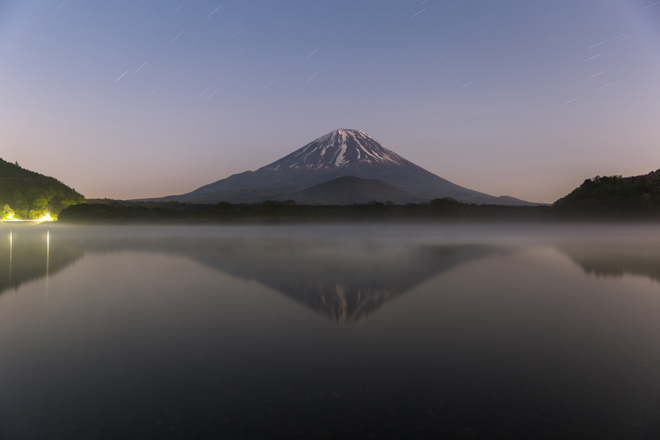 【富士山写真】 月焼けが綺麗だった精進湖からの富士山