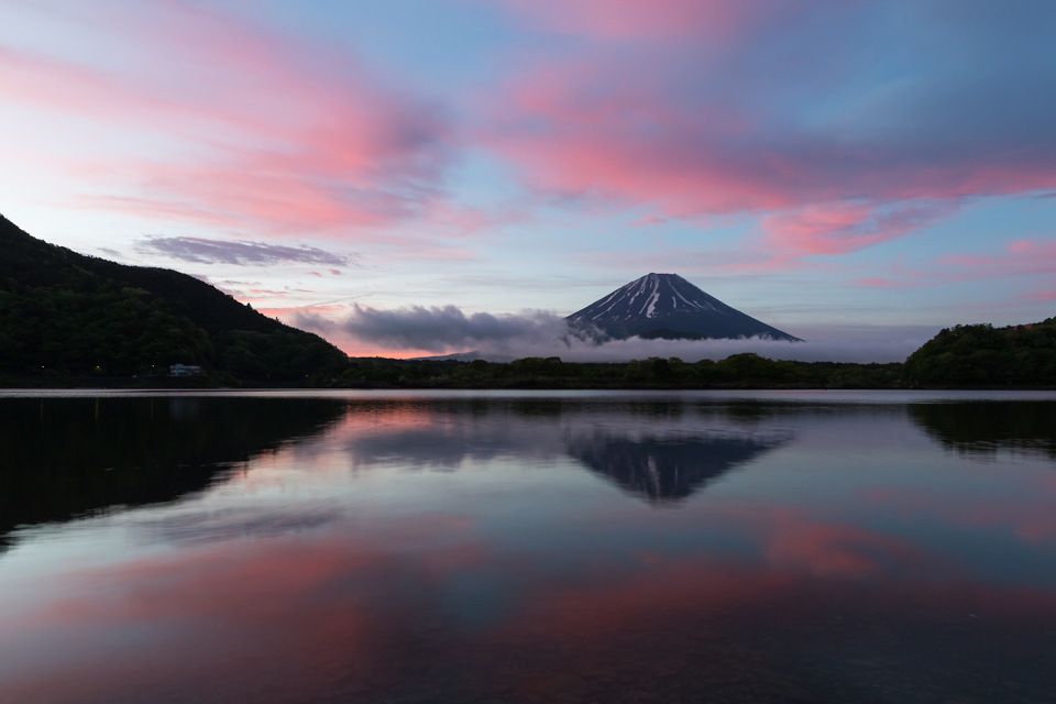 【富士山写真】 台風一過の朝、精進湖からの富士山