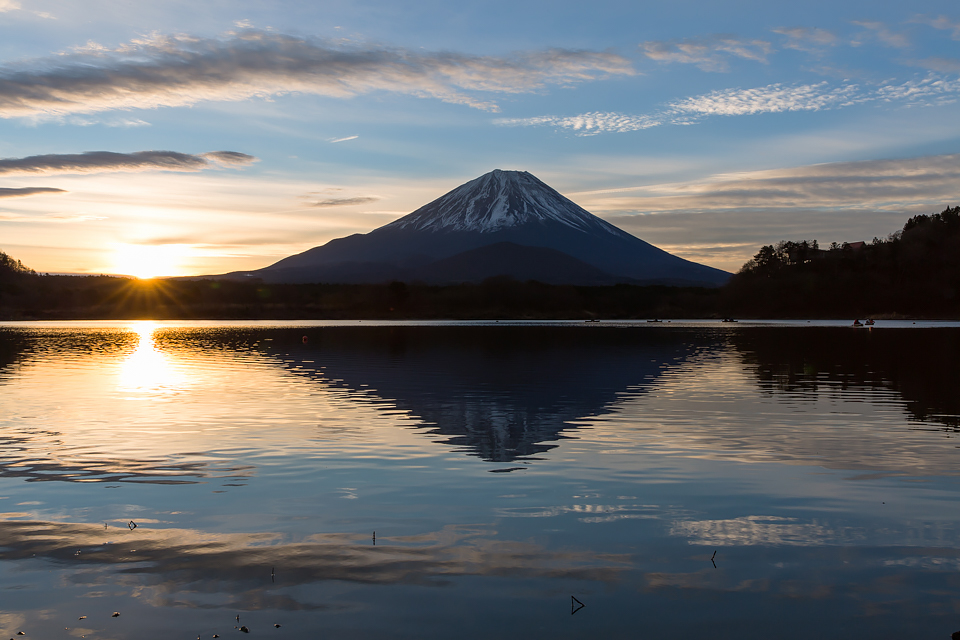 【富士山写真】精進湖からの日の出と富士山