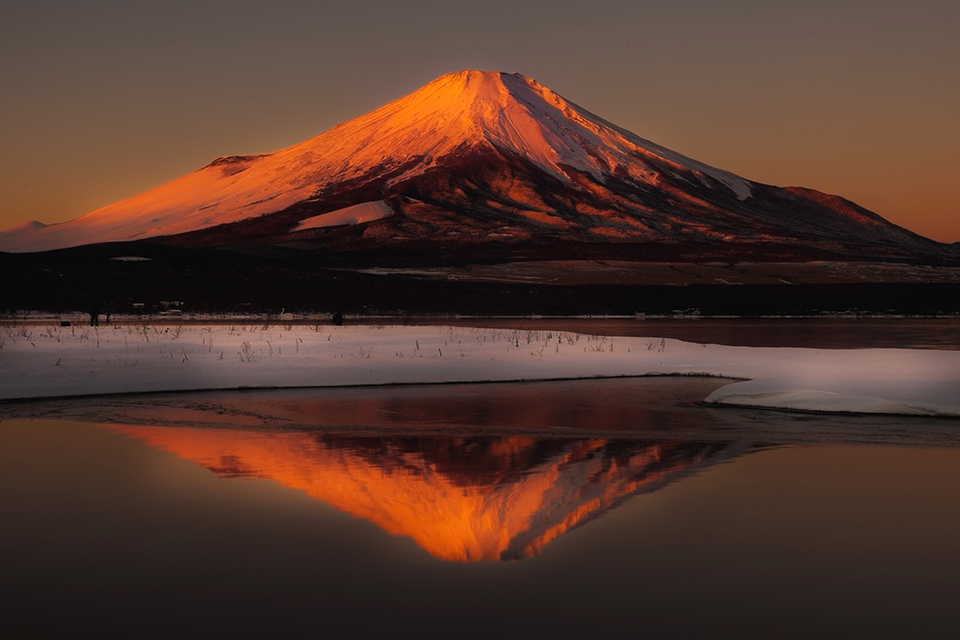 【富士山写真】 山中湖交流プラザきららからの朝焼け富士山