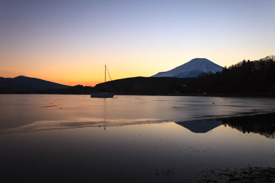 【富士山写真】 山中湖平野地区の夕暮れ