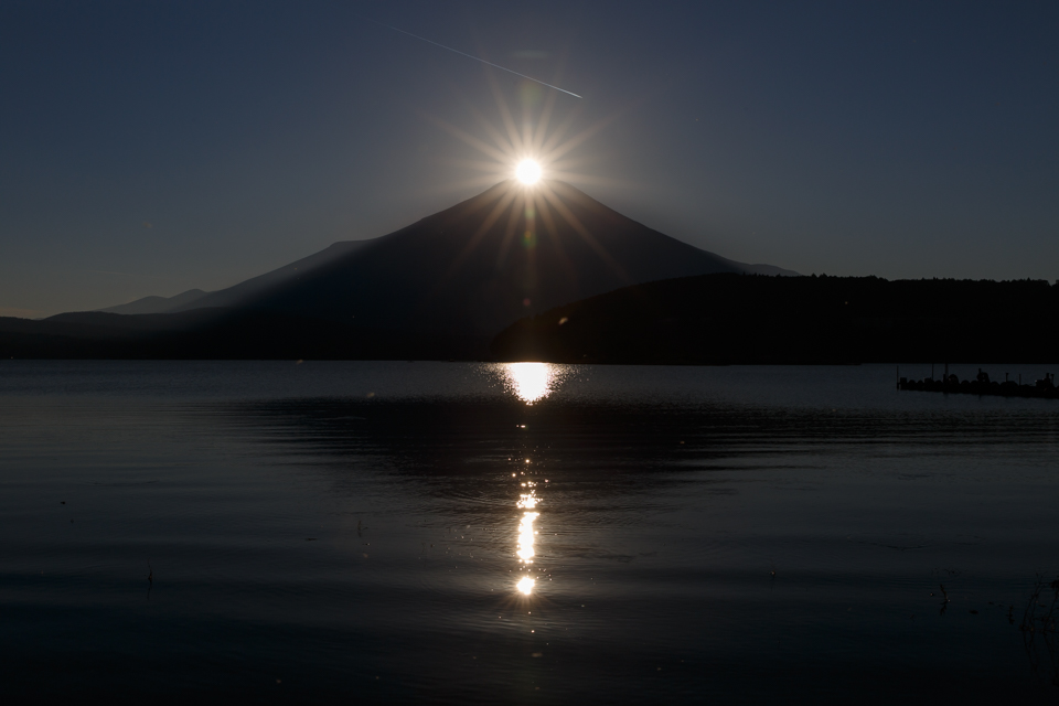 【富士山写真】 昨日に続き、山中湖村平野からのダイヤモンド富士