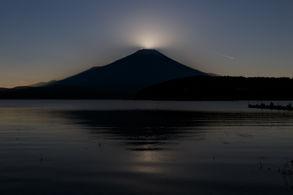 山中湖からのダイヤモンド富士