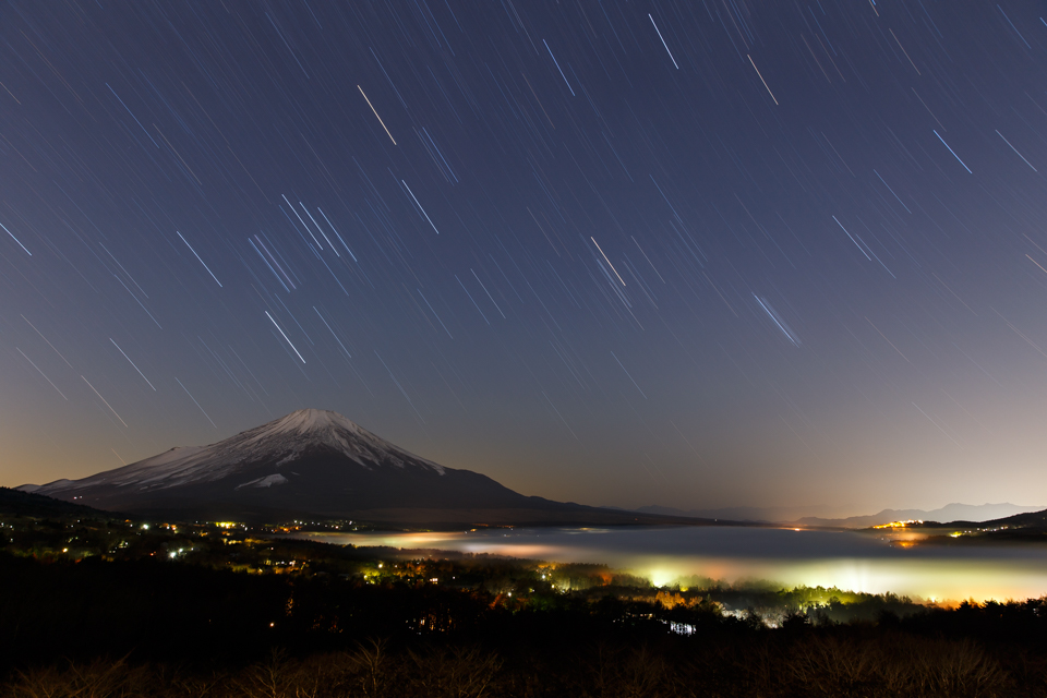 【富士山写真】 夜明け前の山中湖から