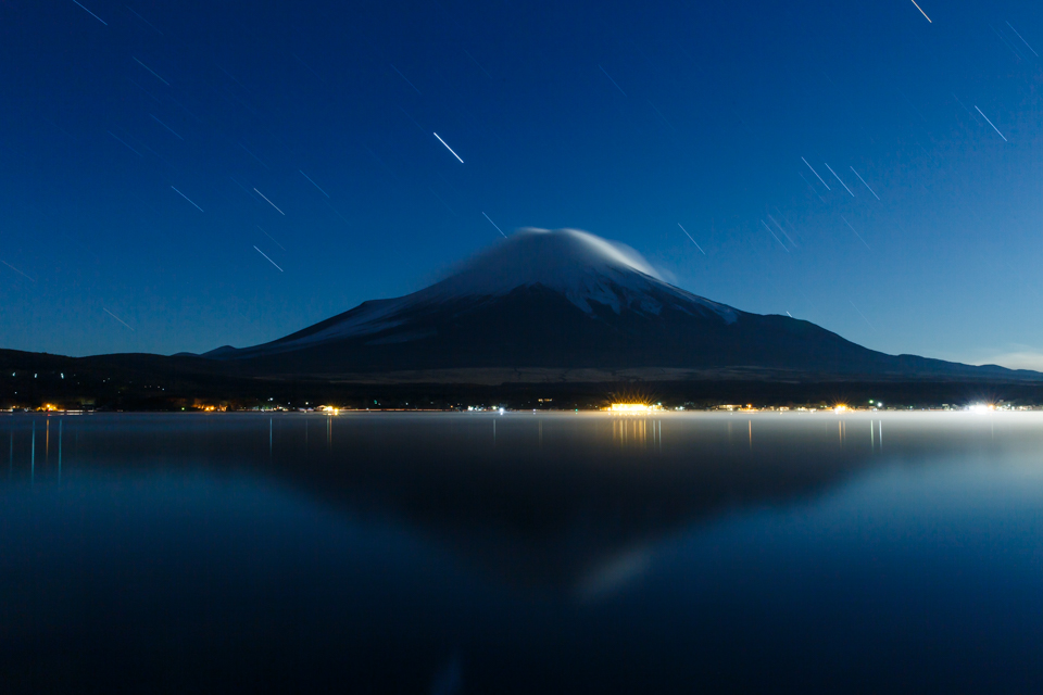 【富士山写真】 山中湖からの富士山とオリオン座