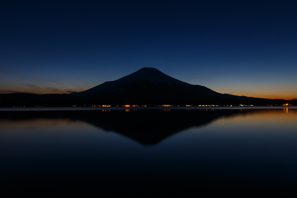 【富士山写真】 夕暮れの山中湖から