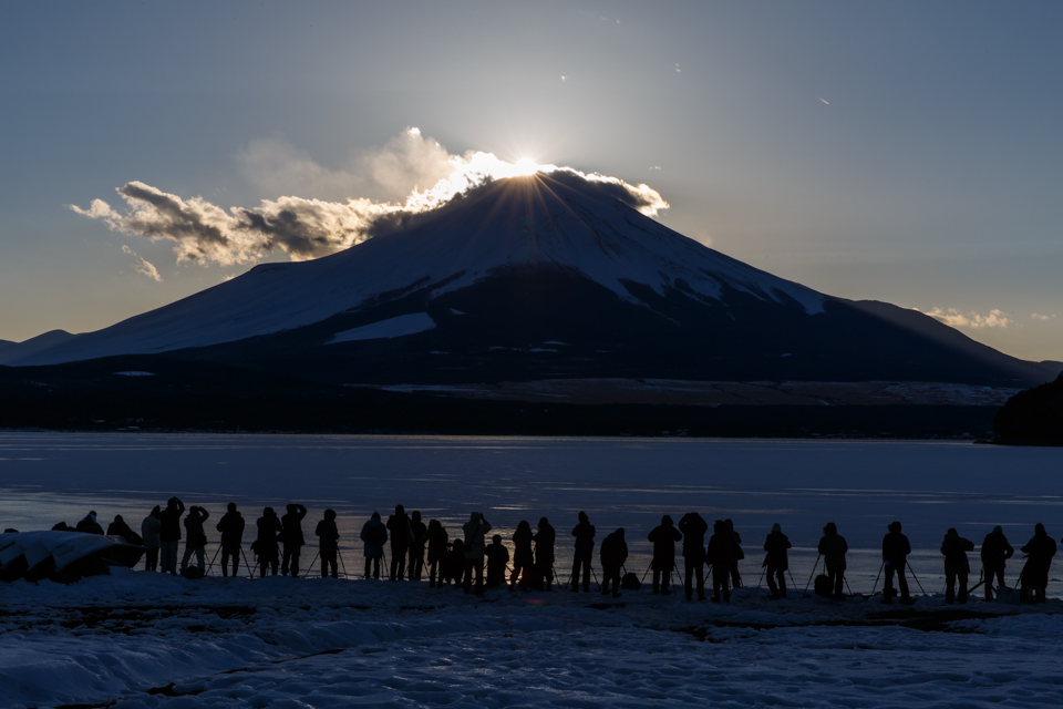 山中湖からのダイヤモンド富士