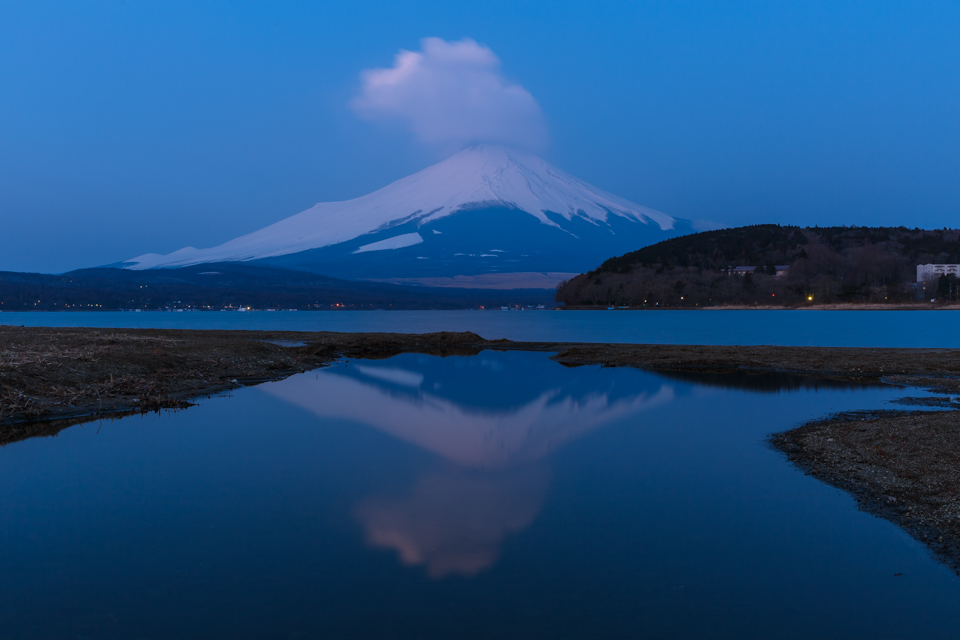 【富士山写真】 山中湖から少し霞気味の富士山