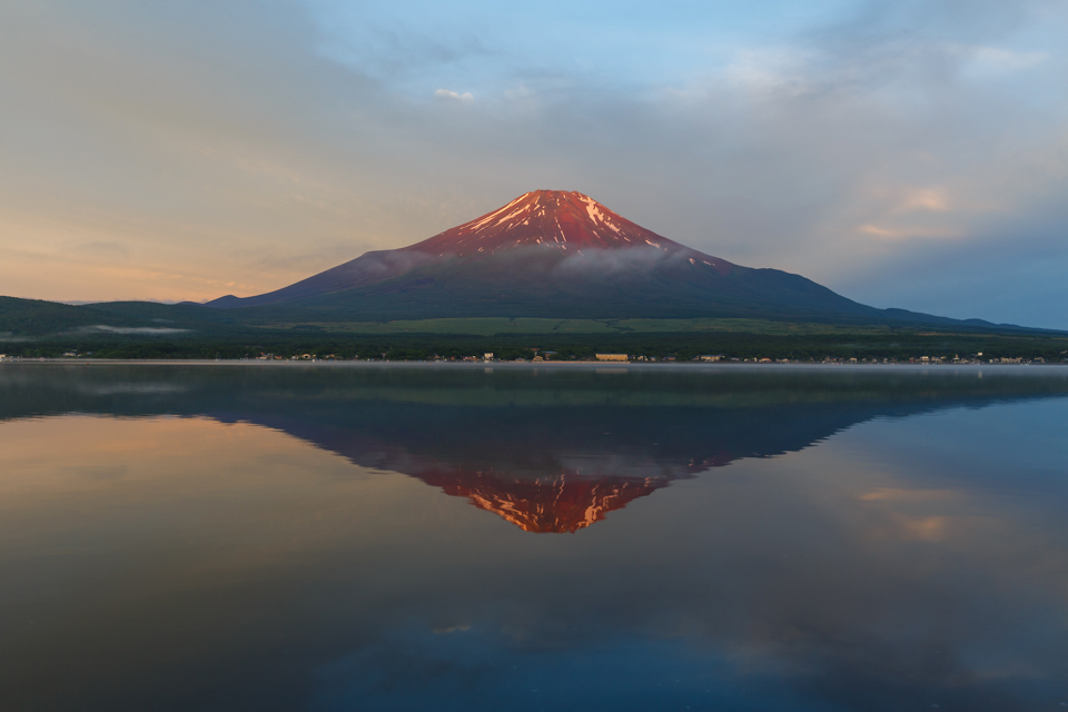 【富士山写真】 梅雨の中休みの山中湖から富士山