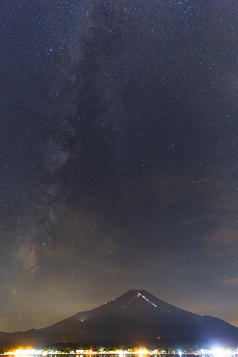 山中湖から富士山と天の川