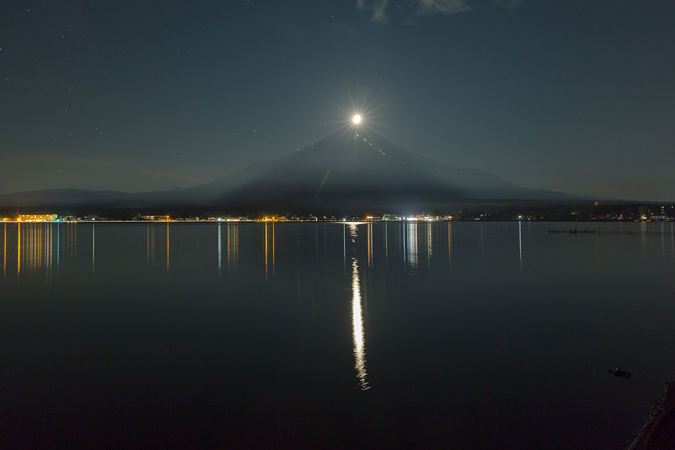 【富士山写真】山中湖から深夜のパール富士