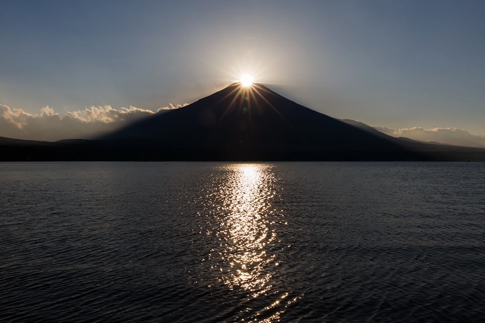 【富士山写真】山中湖交流プラザきららからのダイヤモンド富士