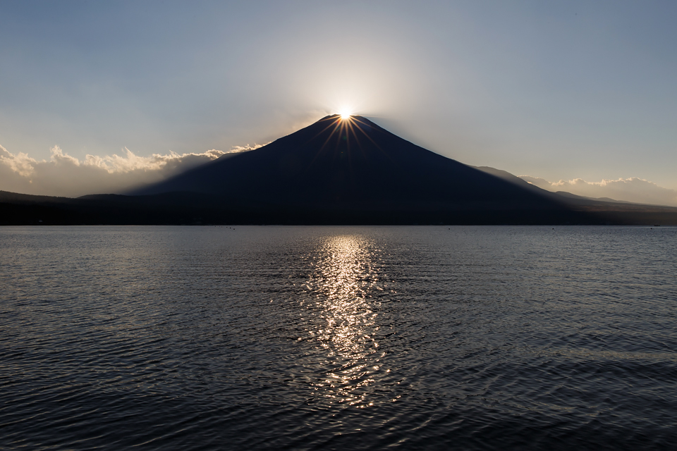 山中湖交流プラザきららからのダイヤモンド富士