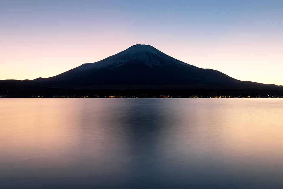 【富士山写真】山中湖からマジックアワーの富士山