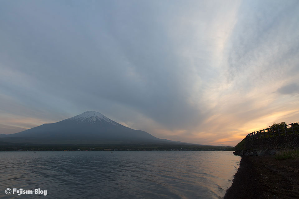 【富士山写真】夕暮れの山中湖からの富士山