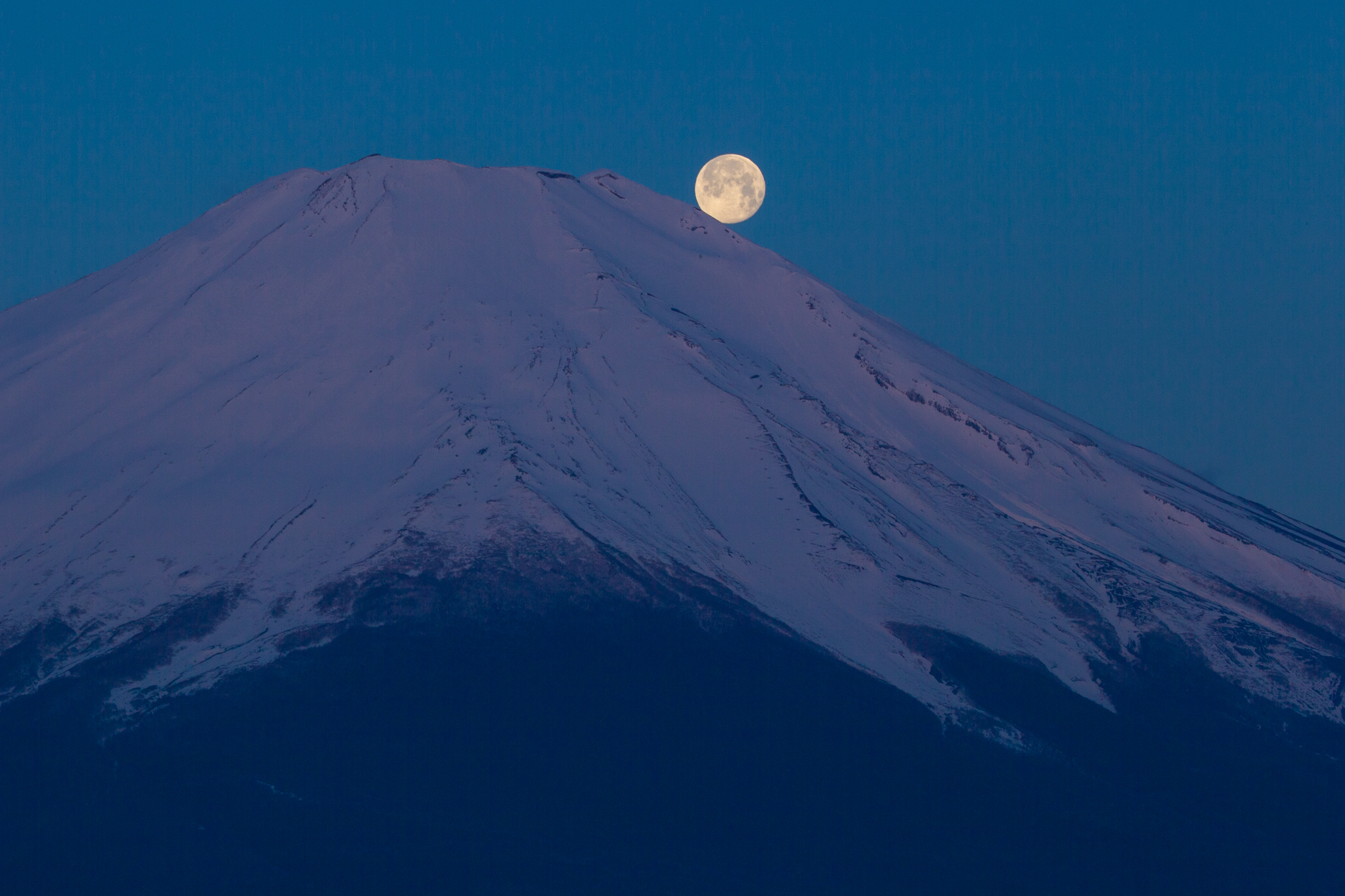 【富士山写真】2020年4月9日 山中湖村パノラマ台からの月