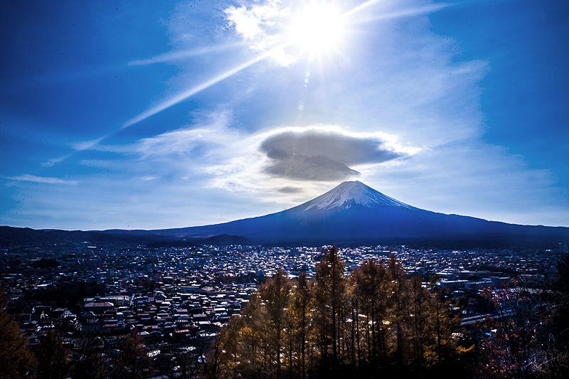 富士山と離れ雲