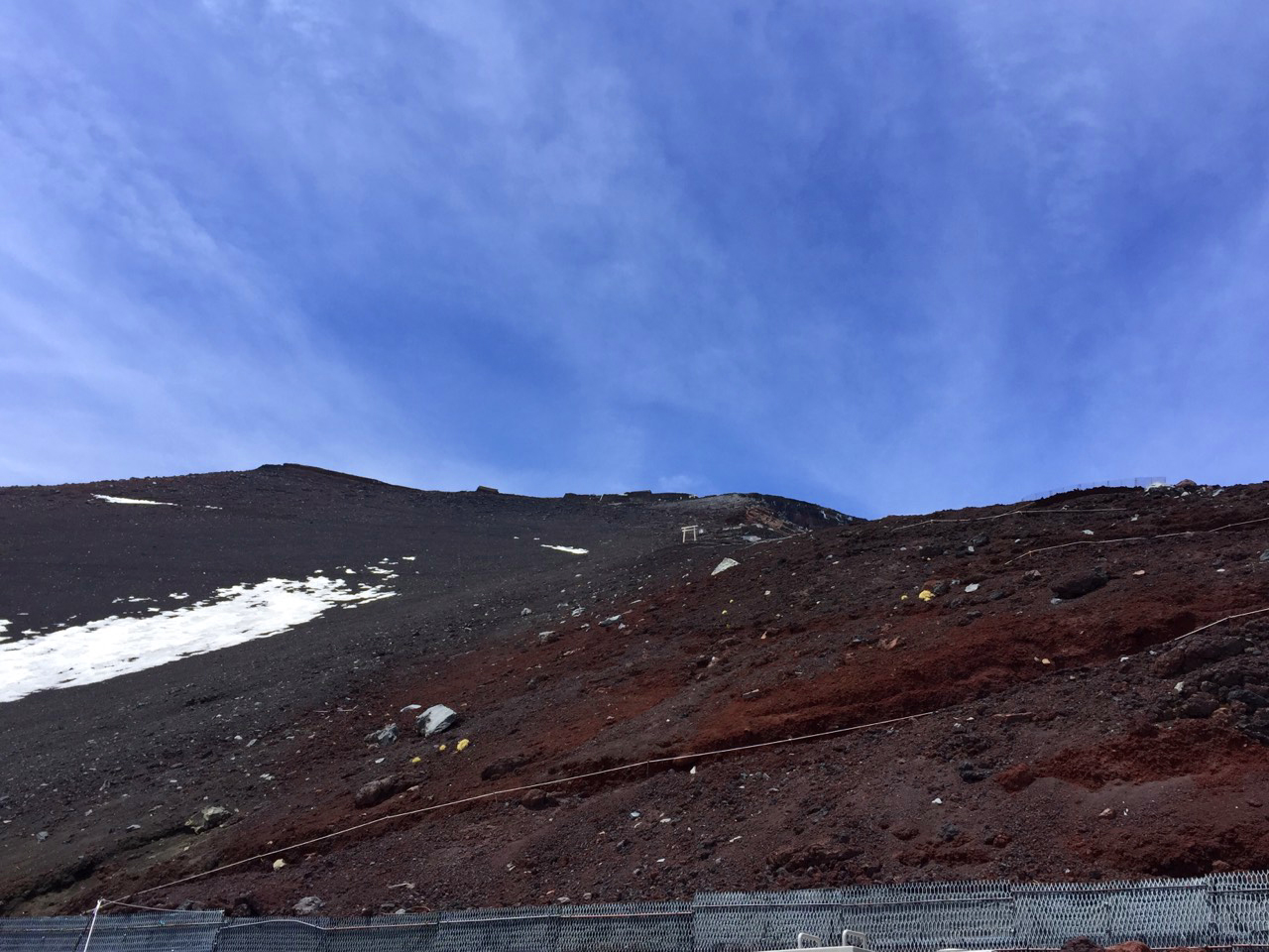 2015年6月10日　富士山山頂付近の登山道の様子