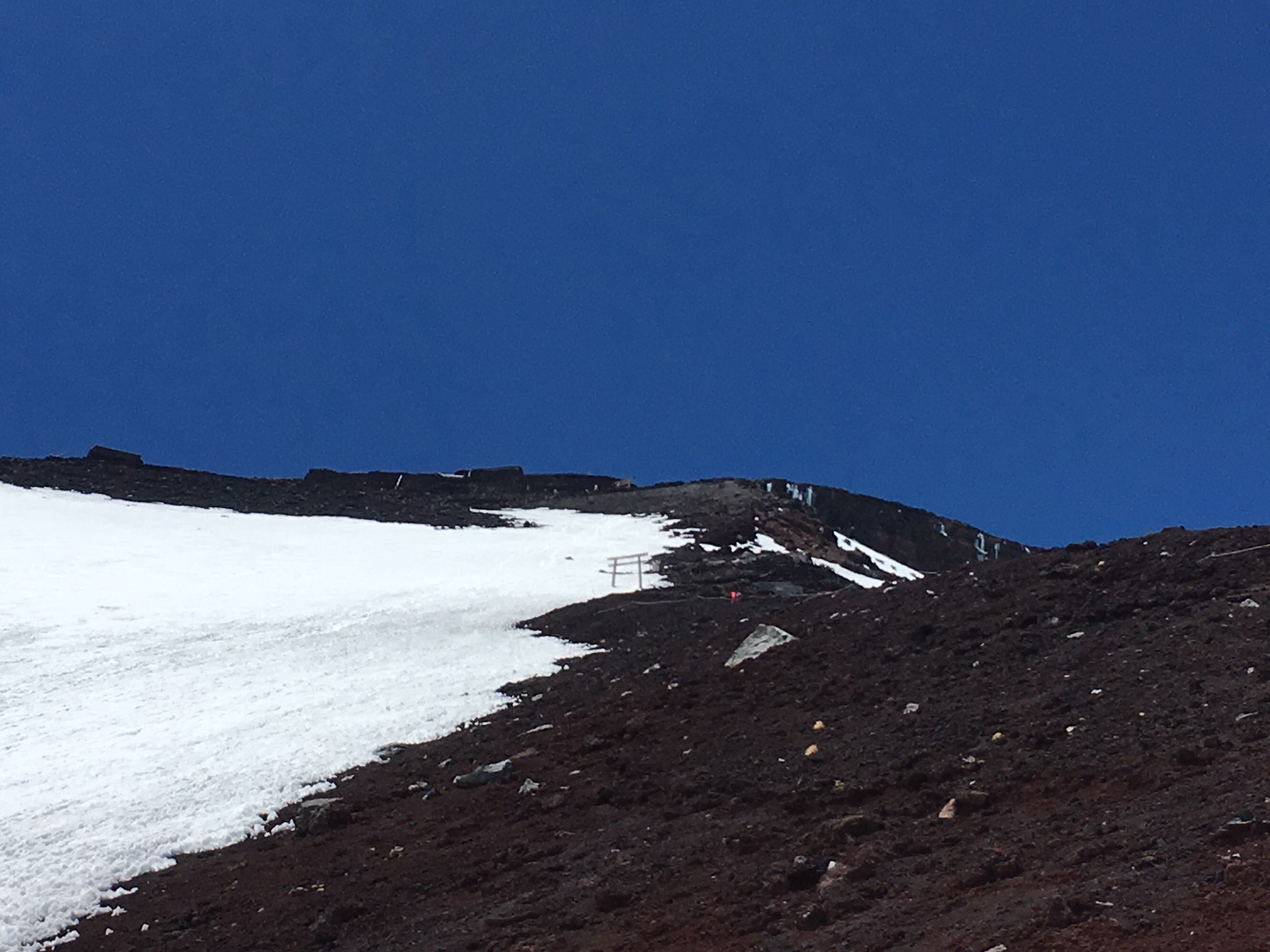［2017年6月16日］富士山登山道の残雪は昨年より少し多い？