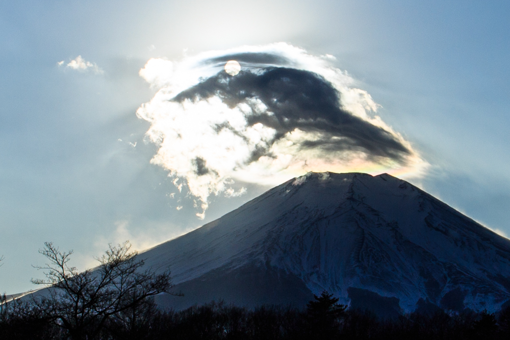 富士山と太陽と彩雲と