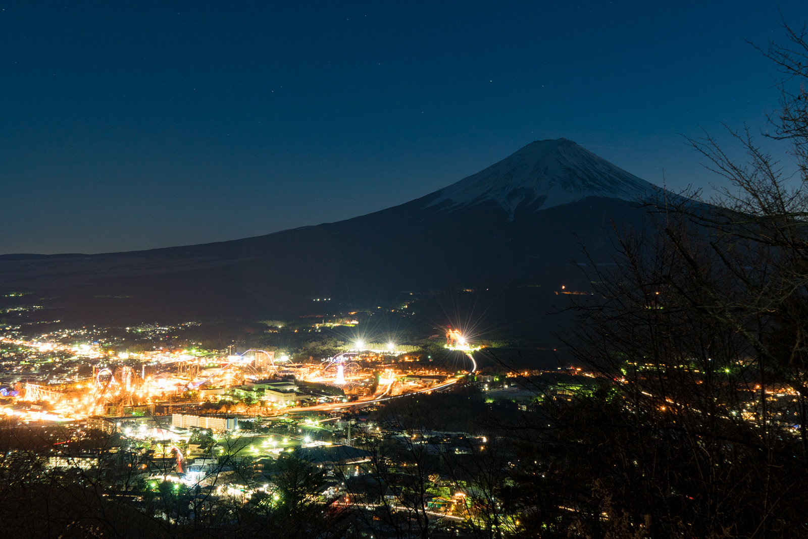 河口湖冬花火を天上山から