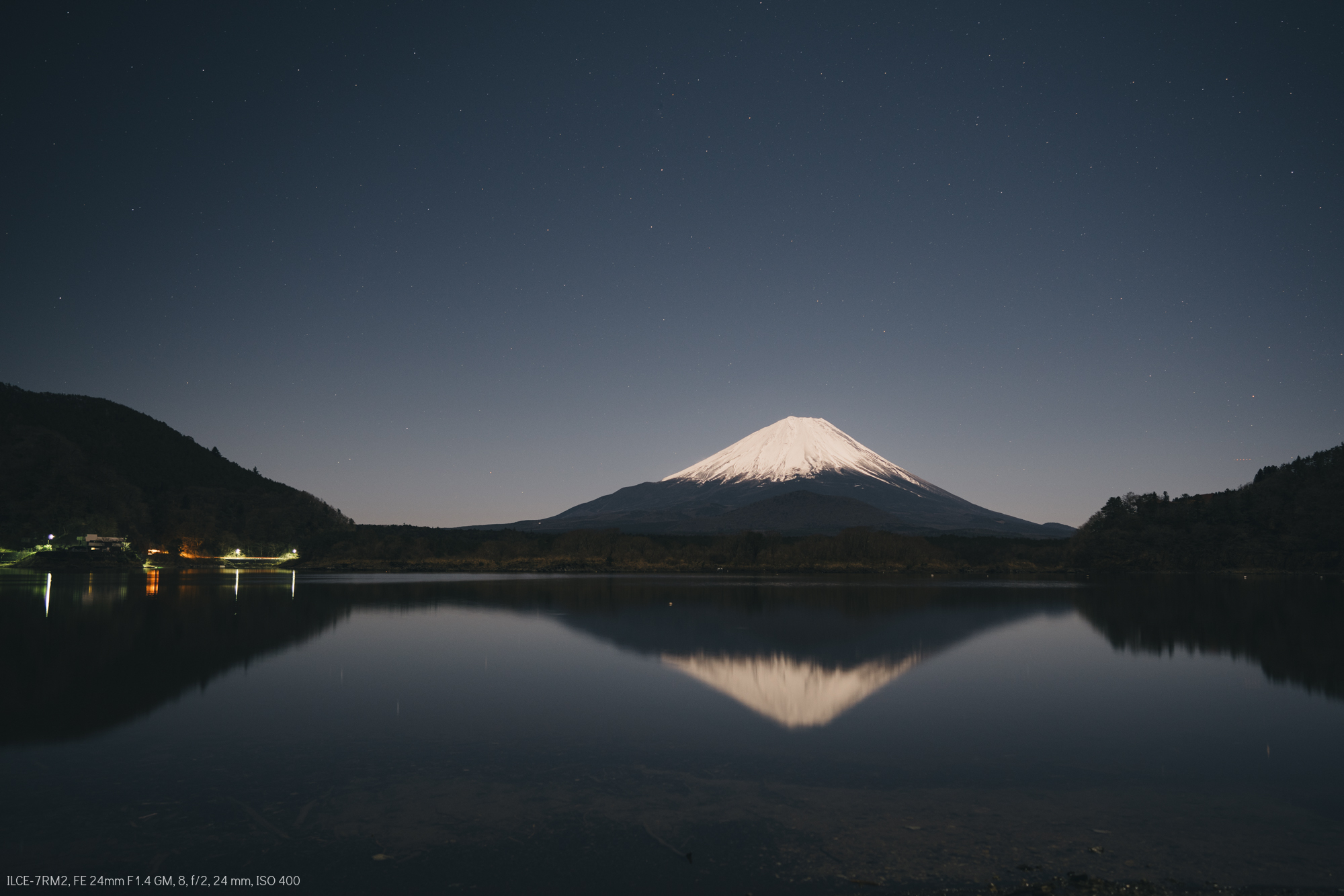 fe24mmf1.4で夜中から日の出までの精進湖