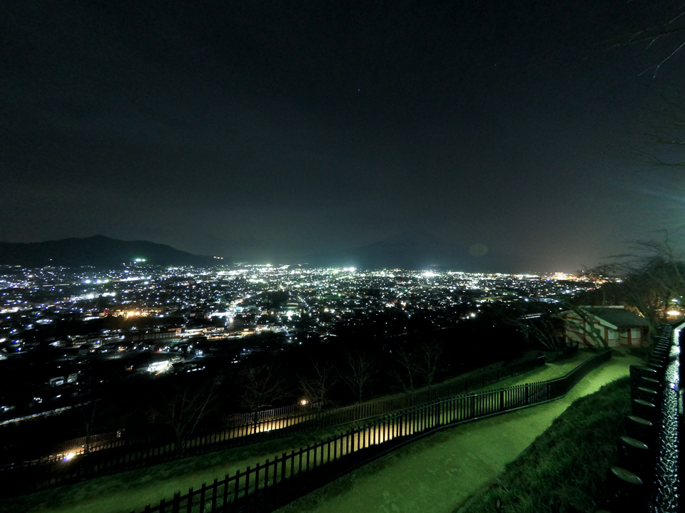 新倉山浅間公園 （忠霊塔）からナイトラプス撮影